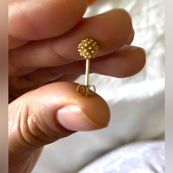 “Dandelion Balls” 18K Gold Tiny Dainty Spikey Flower Orb Firework Explosion Stud - Picture 11 of 14